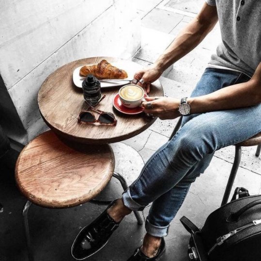 Cool weather in the morning has us reaching for a modern amber note that gives a rich long lasting ... instagram.com/p/BYYbJ6fnZWQ/…