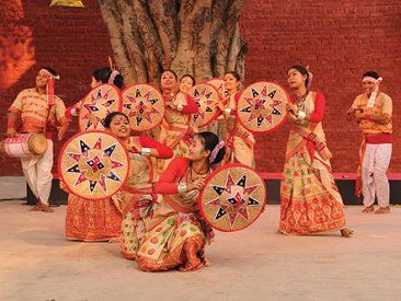 IndianCulture6's tweet photo. The #Bihu #dance is a #folk #dance from the #Indian #state of #Assam https://t.co/2eh4rLdoiu