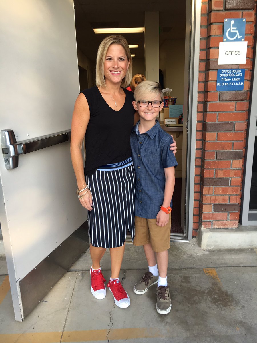 OCDeptofEd's tweet photo. RT @PrincipalLucas: Welcome back! It's going to be a GReAT year! #PYLfirstday #FirstDayInOC @brookhavenelementary https://t.co/vIYt8XwPye