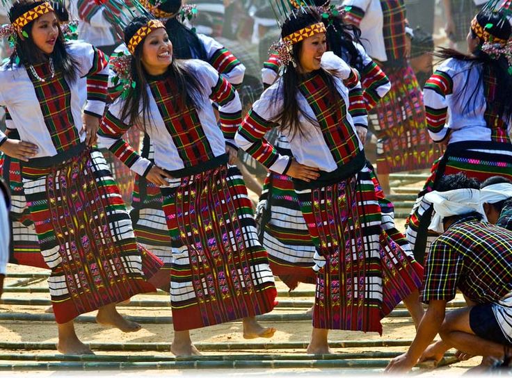 IndianCulture6's tweet photo. The North-eastern #tribes of #India are known for their #vibrancy and color. They #dance, eat and enjoy #together in #social #festivities. https://t.co/0f9I2ezWzn