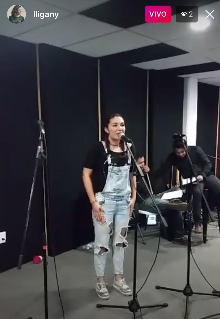fabipop1's tweet photo. Nooo inventes @DannyLujan estás increíble en la canción #verdeHogar 🙌🙌😀😀😀como #Audrey 👏👏👏 ya no puedo esperar para el 16 de septiembre 🎭🎀🎀👩👗 https://t.co/bVWMhUBLDi