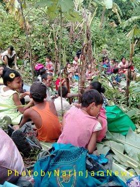 zart90005's tweet photo. Rakhine buddhist people leave their native village from Maungtaw and butitaung  because of attack; kill by extremist bengalis terrorist. https://t.co/Z469AtO9xU