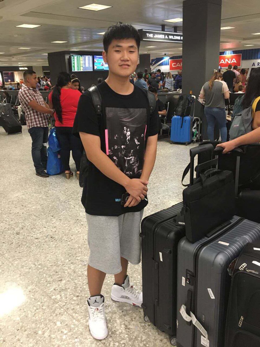 ivybridgegroup's tweet photo. Our returning student Stone has arrived. 
Welcome back and enjoy your senor year😎
#ivybridgegroup #WelcomeBack #BacktoSchool2017 #studyinusa https://t.co/Bf97NrfrR7