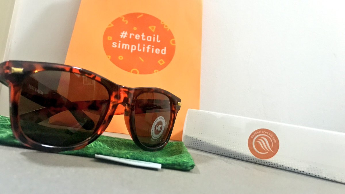 FathikaFayaz's tweet photo. Broke my Sunnies today &amp; was having a horrible day, so ended the day with a purchase of the same Sunnies 😌❤️ #RetailSimplified #Knockaround https://t.co/TLgpbRBbL6