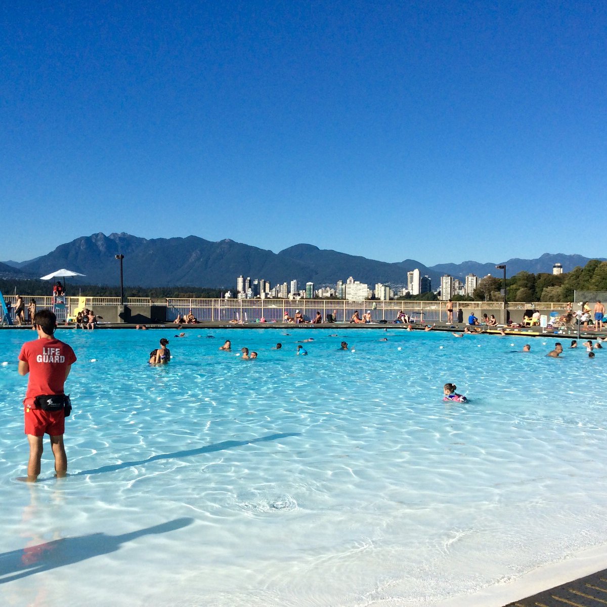 EmmaBeckwith12's tweet photo. It's not often you get to swim in a 137m pool - North America's longest swimming pool🏊‍♀️ https://t.co/Buwjqo1r6K