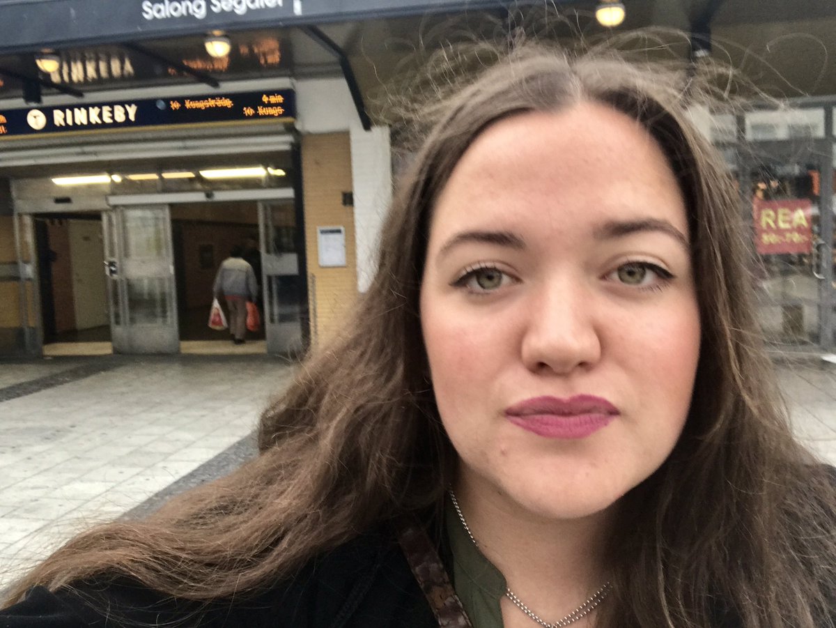 andreaTRNSTM's tweet photo. Sylvi har dragit. Vet du vad som är skillnaden mellan dig och oss i Rinkeby, Sylvi? Vi sprider inte skit om våra grannar för egen vinning. https://t.co/sSF3zWbAdL