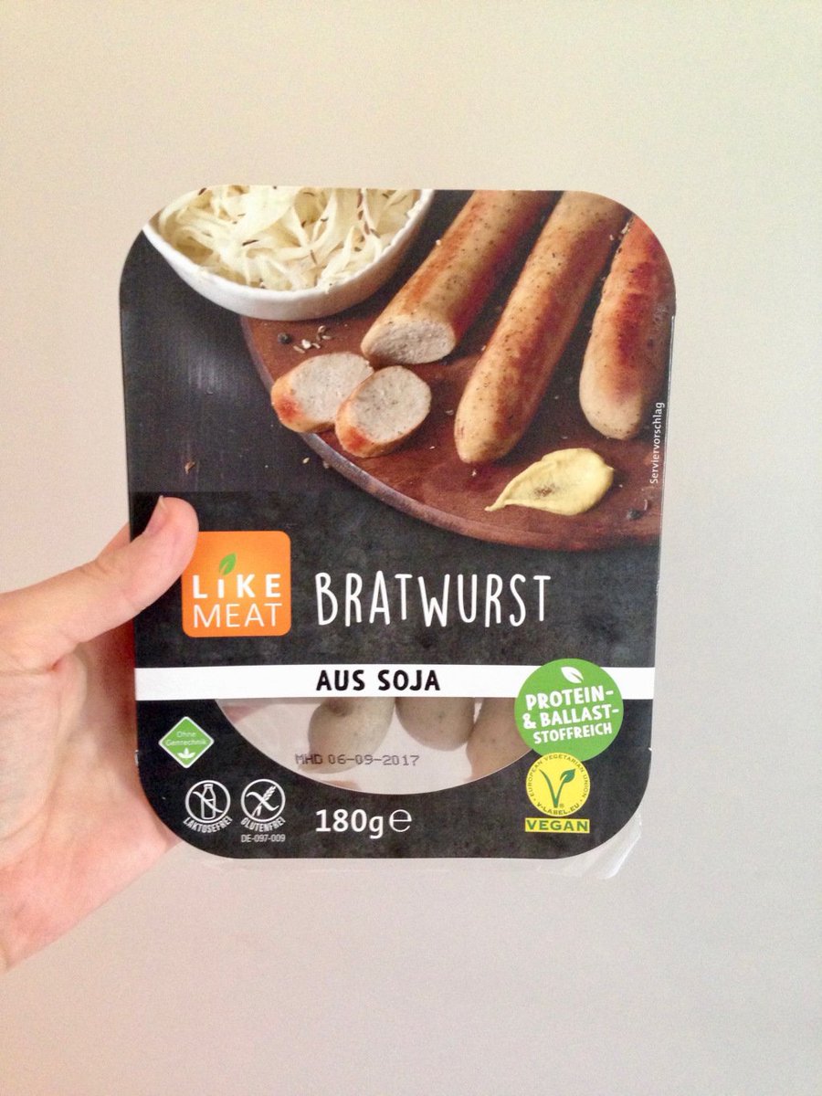 Jelle bracht plantaardige braadworst mee uit de supermarkt... Benieuwd geworden? Lees… devegakluns.com/2017/08/29/get…