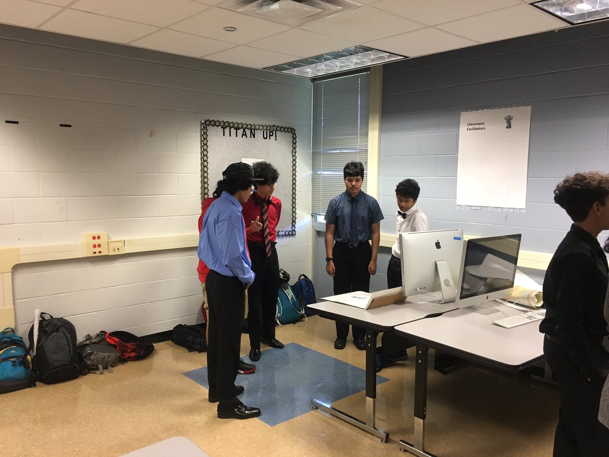 Ms_Tillson's tweet photo. Culture Sumposium! @ManorNewTech #mnths #titanup @funkdaddytweet #ourhouse #manorisd @ti10conner https://t.co/LCrIV1DiJf