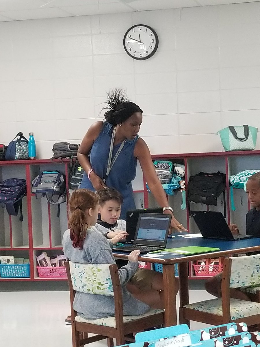 eujon_anderson's tweet photo. Mrs. Hardmon of @TroyElementary1 Empower and Engaging her students with #GoogleClassroom. #TroyCS2017 https://t.co/SWekgT3q4v