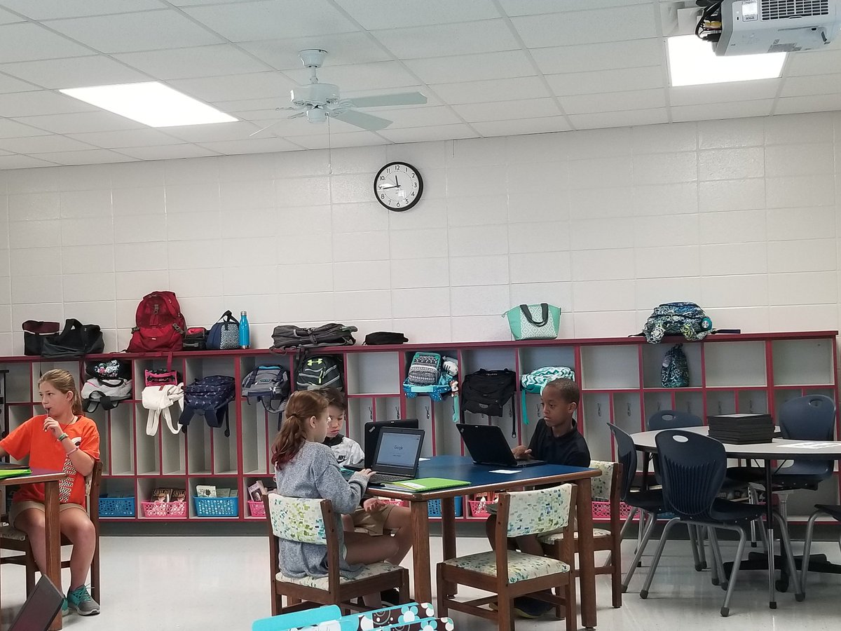 eujon_anderson's tweet photo. Mrs. Hardmon of @TroyElementary1 Empower and Engaging her students with #GoogleClassroom. #TroyCS2017 https://t.co/SWekgT3q4v