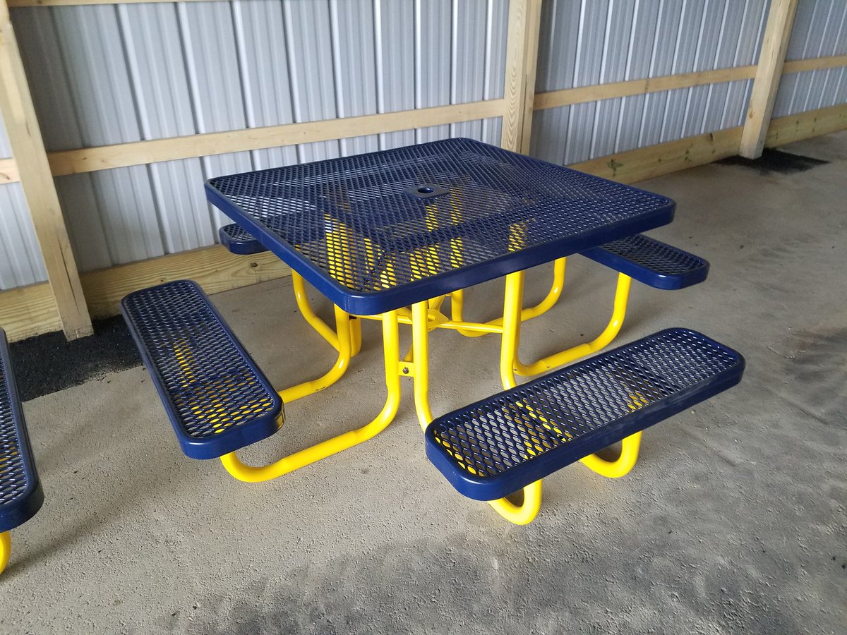 EYAthletics's tweet image. New navy/gold tables have arrived.  Thank you Athletic Booster Club!
#stadiumupgrades.  #schoolpride
