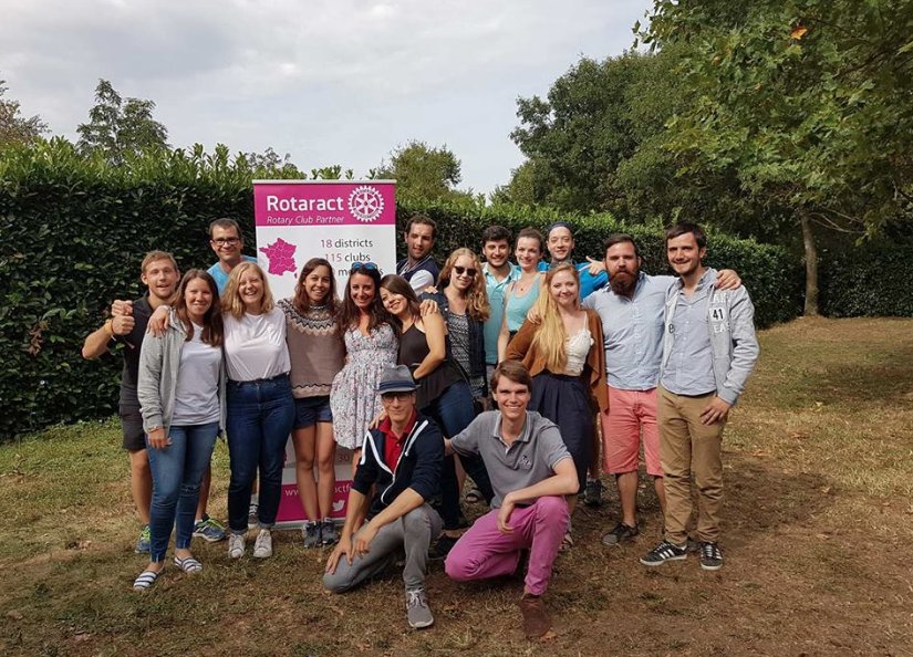 RACParisOuest's tweet photo. Team Rotaract France 🇫🇷 #RotaractFrance #Rotaract #Rotary https://t.co/oEy7rOc1vn