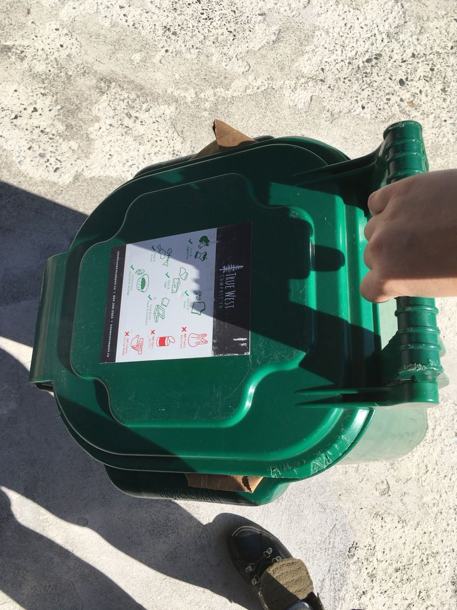 TrueWestCompost's tweet image. We have a sticker on our green bins to let you know what you can #compost. Don't have a bin yet? Find answers here: buff.ly/2w3VWVi