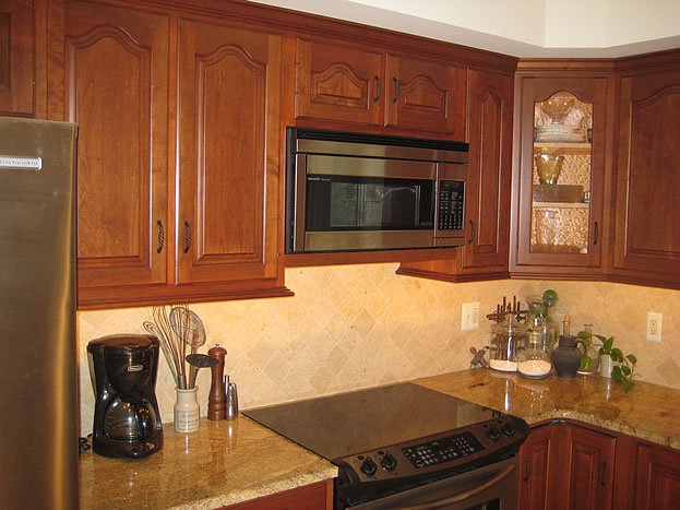 delvalres's tweet photo. Does your #kitchen look a little outdated? #Refinishing your kitchen is something you might want to consider. https://t.co/syYmdXngNz