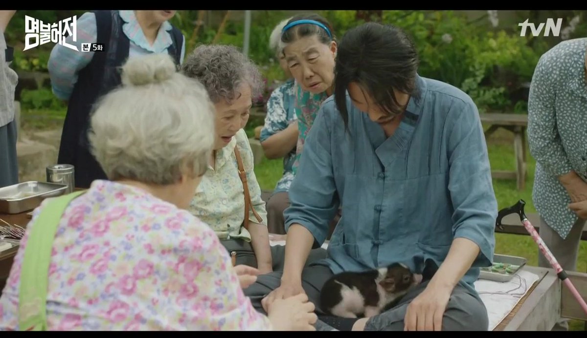 Okay, seeing a tiny little piglet crawl into the safety of Kim Nam-gil’s lap was about the cutest thing I’ve ever seen. #liveuptoyourname