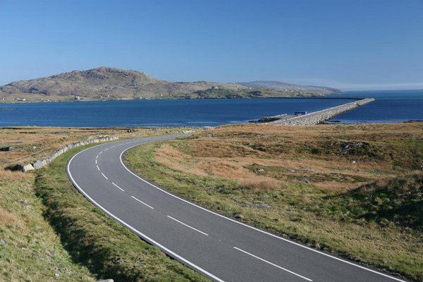 CalMacFerries's tweet photo. End your Hebridean adventure with a beautiful drive along the Eriskay to Uist Causeway📸😍 RT if you have travelled this path. https://t.co/w78kbN0BNv
