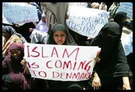 FreeSecular's tweet photo. هؤلاء جميعا لايمثلون الإسلام إنهم مخابرات لتشويه صورة دين الرحمة والتسامح!😂
Be sure all of them are not representing the religion of peace😂 https://t.co/8kLFULSFR3