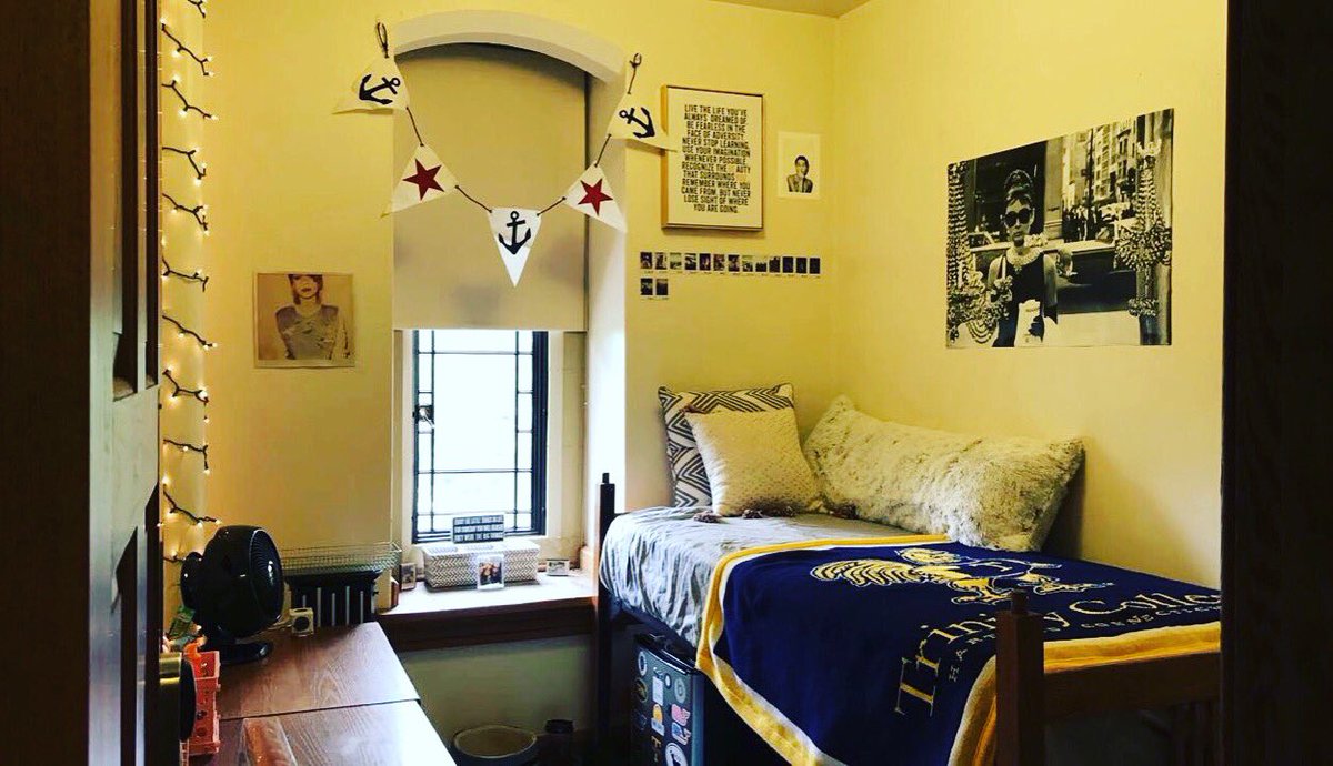 trincollwbb's tweet photo. Living the suite life! Sophomore Brooke Howard showing some serious decorating skills in her dorm room! #BackToSchool #GoBants #SquadIsBack https://t.co/kIrXpsYWhO