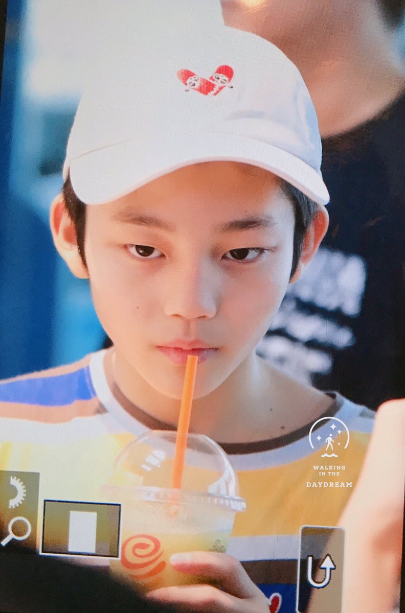 20040809_WITD's tweet photo. 170825 ICN 출국 #YHBOYS #殿甲 #DIANJIA https://t.co/Q9cpsqpwqI