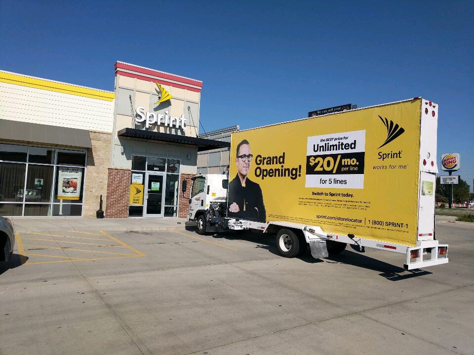 SprintGuyNews's tweet photo. Thanks @Sprint4Midwest for the extra advertising @Jetmobile_27th !! @TimMiller44 @jetmobilellc #Sprint4Midwest https://t.co/YX55Nh0FYG