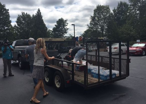 wsbtv's tweet photo. Thanks y'all -- #AtlantaCares is the TOP TREND in #Atlanta! Now the real work begins... Let's. Fill. This. Truck!!! https://t.co/Bbl3t0o8Sq https://t.co/WKw7t0BFfQ