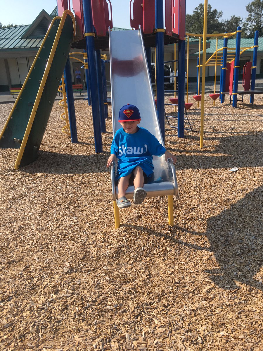 EBertholm's tweet photo. Thank you Shaw volunteers for our buddy benches π#shawinfo #BrCrlearns@classroomchampions #sdlearns https://t.co/m1iJ2RIzYV