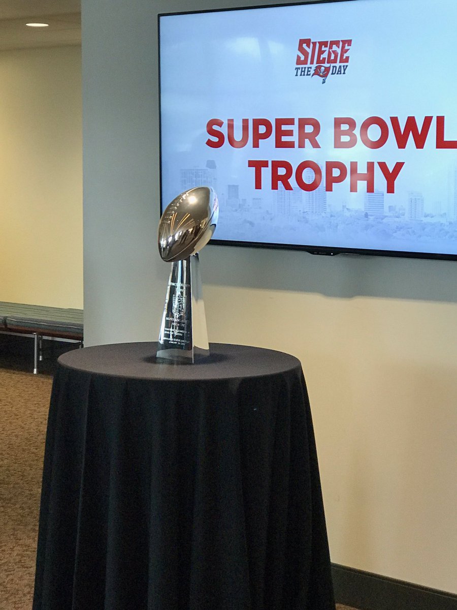 JIrvineSays's tweet photo. Back to Football forum with @StPeteChamber #attforbusiness #siegetheday #lifeatatt #attforthebucs #bizlife https://t.co/Q9tLNLUHid
