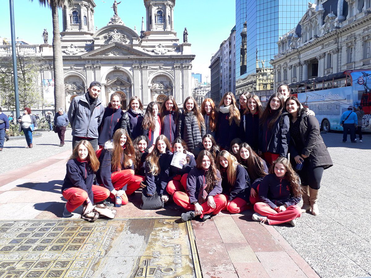 stgoturismo's tweet photo. En un tour programado especialmente para ellas, alumnas de I° Medio del Colegio Santa Úrsula, disfrutaron el Centro Histórico de Santiago. https://t.co/cyacLpFSBA