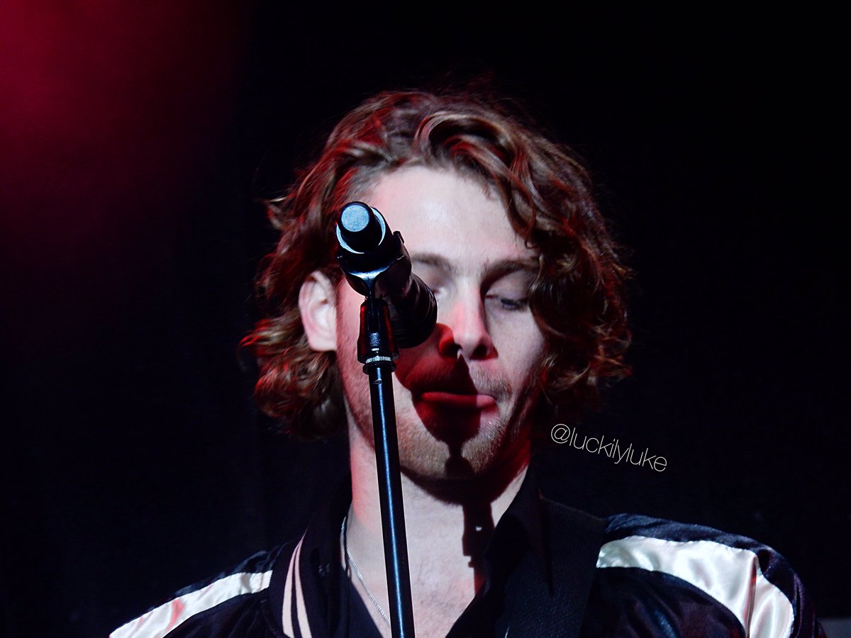 luckiIyluke's tweet photo. that's what i like about luke https://t.co/sI8wFMJVyH