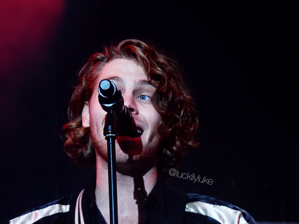 luckiIyluke's tweet photo. that's what i like about luke https://t.co/sI8wFMJVyH