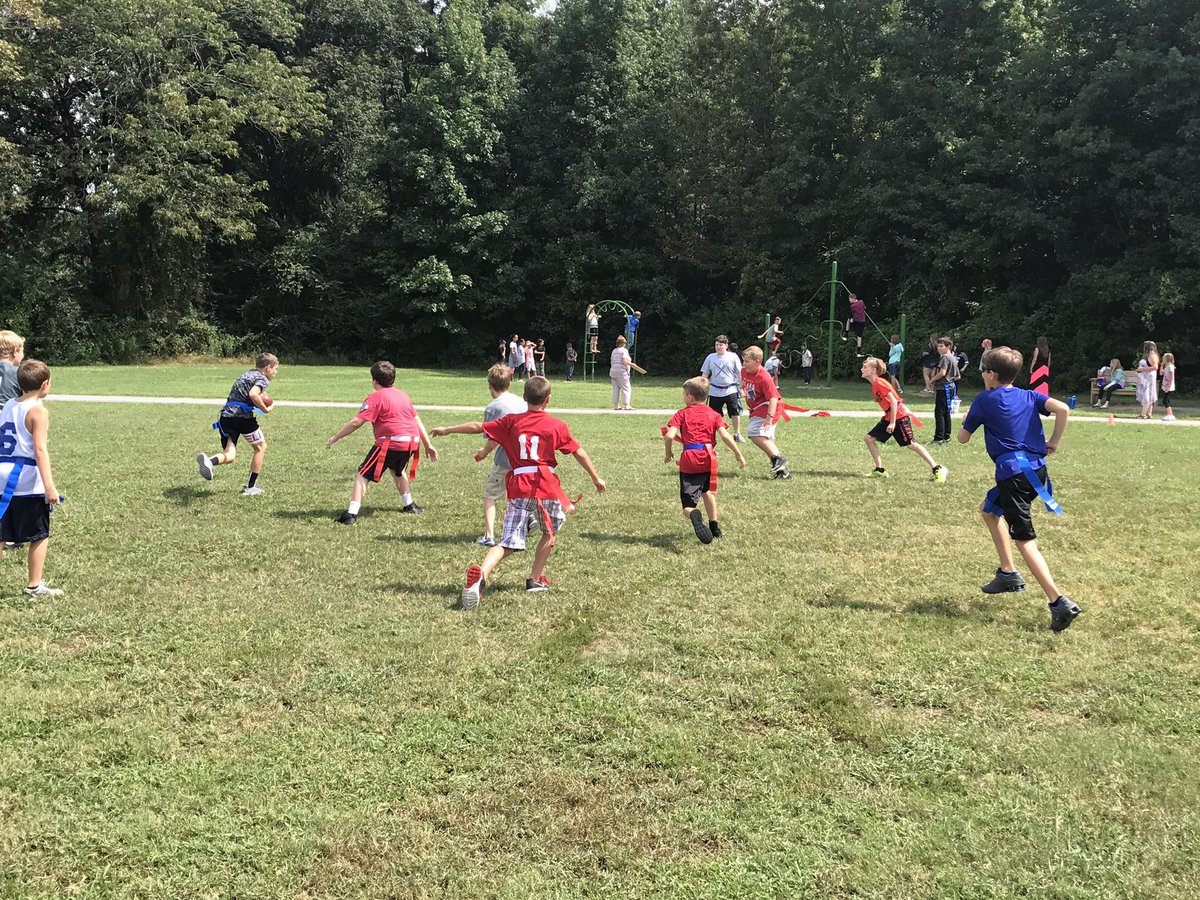 CMSNpanthers's tweet photo. Recess in Middle school is AWESOME! #funinthemiddle https://t.co/MCSe3am1f4