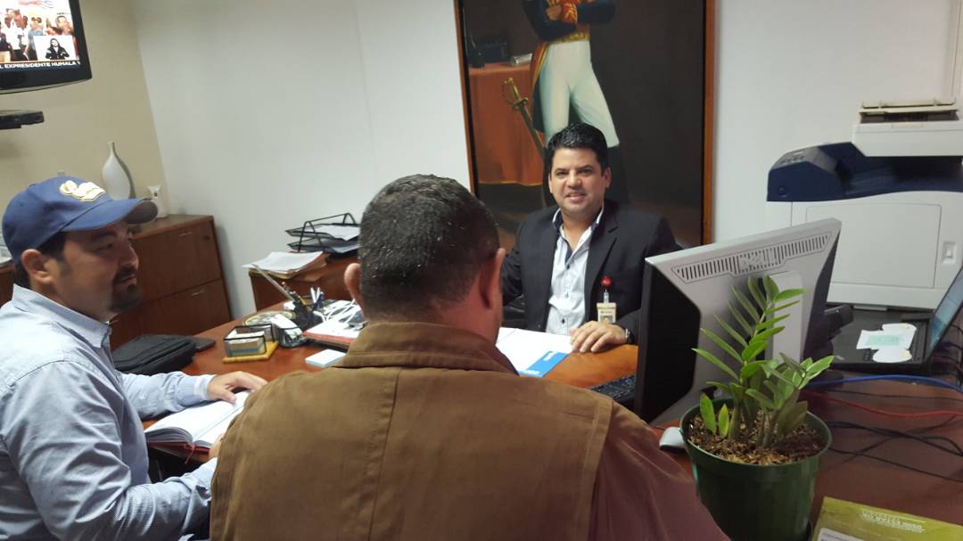 JulioRPSUV's tweet photo. Reunido con Juan Santana orientado por nuestro Gobernador y candidato Edwin Rojas. Varias obras para nuestro municipio #SUCREPOTENCIA https://t.co/S48jJf5YBA