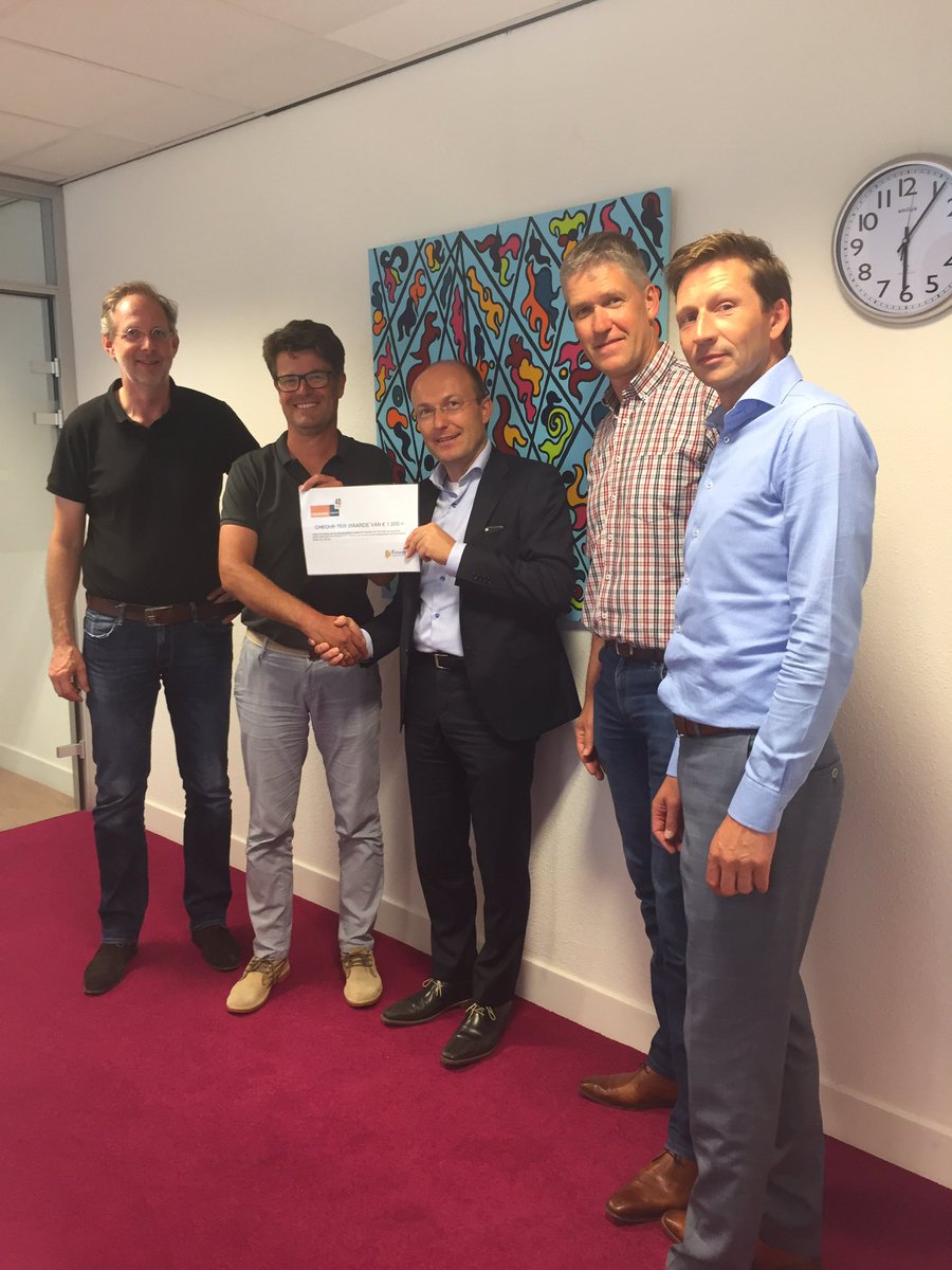 Vandaag een prachtige cheque ontvangen van @DommerholtLegal naar aanleiding van hun veertig jarige lustrum! Nogmaals bedankt.