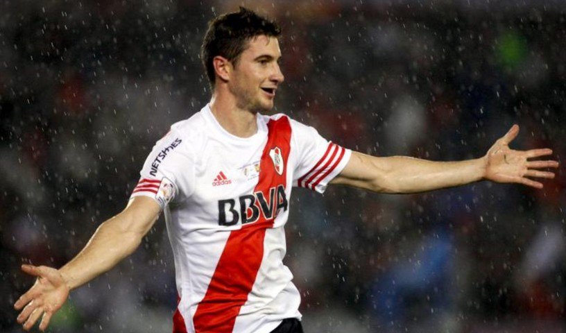 No está mal estar TRISTE por alguien que alguna vez te hizo FELIZ!!! ⚪🔴⚪ #River 

#ChauAlario