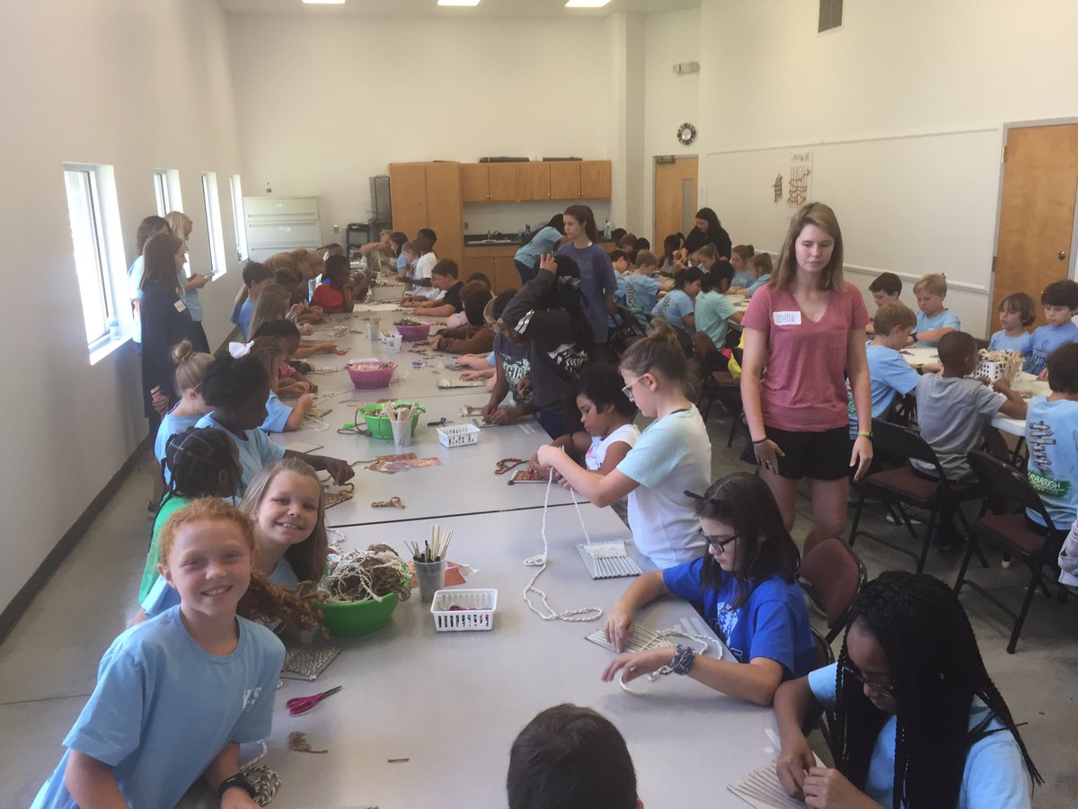 LauraRubin65's tweet photo. Great morning with YES 5th graders at Adventures in Art!  #CelebrateAuburn #yarbroughknights https://t.co/5oAyHrkcaJ