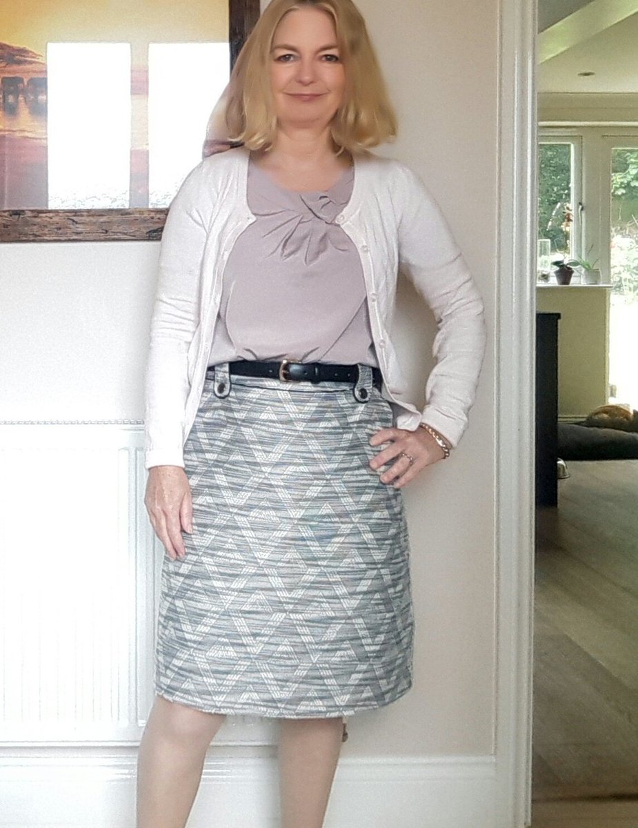 mutton_style's tweet photo. How to #workcapsule #wardrobe with 7 items.
@UKBloggers1
https://t.co/isvUnuvPF0 https://t.co/FahoNGVzuT