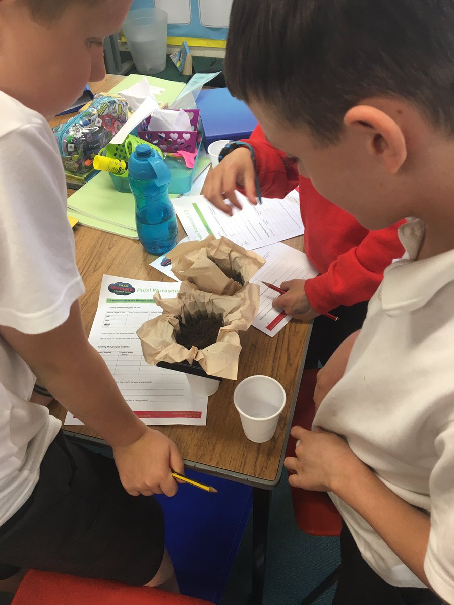 MissHiggins05's tweet photo. Today we realised that 'We are Engineers and we can help here' ๐๐ผ let the draining begin.. ๐ฆ @scdiYESC #stem #linkingourlearning https://t.co/eNXJcLrRRj