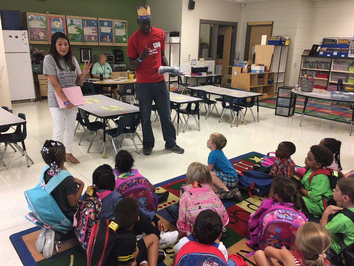 Mrs_KThompson's tweet photo. It's time for the @OldPointeElem @Boosterthon Fun Run! Be on the lookout for more info soon! #FundraiserTime #HelpOurSchool https://t.co/Zl8u7jOh50