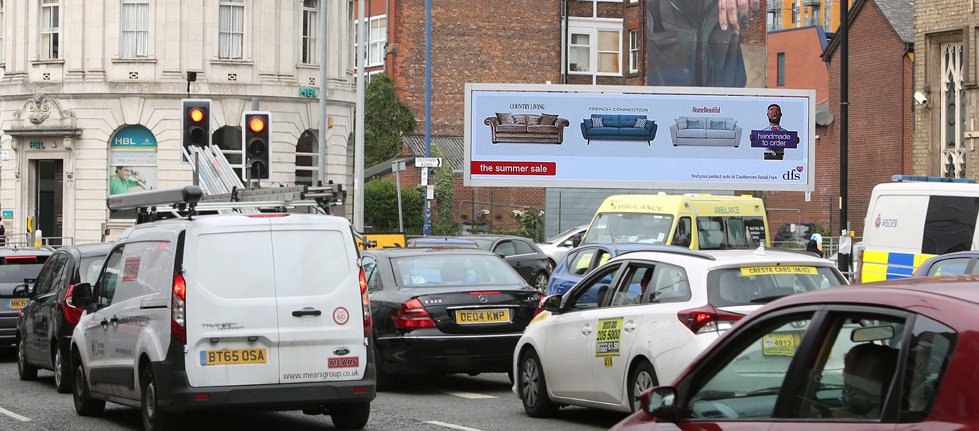 ElonexOutdoor's tweet photo. Summer Savings on the Elonex Big Screens! @DFS #DOOH #Manchester #sofaexperts https://t.co/rN1zFWYvQA