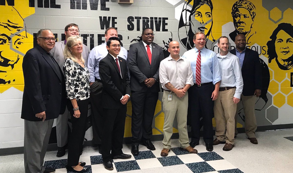 PWCGOP's tweet photo. Thanks to @JohnAdamsforVA &amp; all who donated to our #backtoschool supply drive for Rosa Parks Elem. &amp; Fred Lynn Middle in PWC. #PWCGOPService https://t.co/cULh9lvY8Z