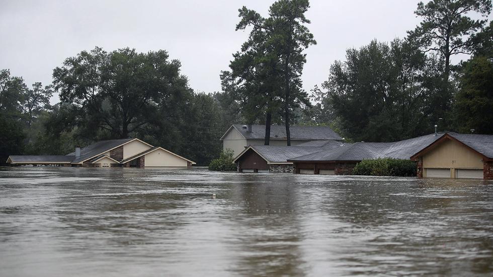 Already 13 locations have set new #flood crest records from #Harvey2017. Another six may do so soon.  wxch.nl/2vBW8K6
