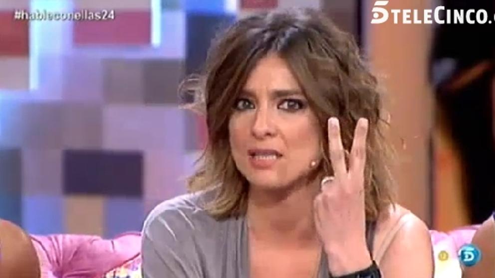 LaVanguardia's tweet photo. La curiosa cláusula de los presentadores de Telecinco https://t.co/cagedjmp5r https://t.co/PwT8MJV9Hm