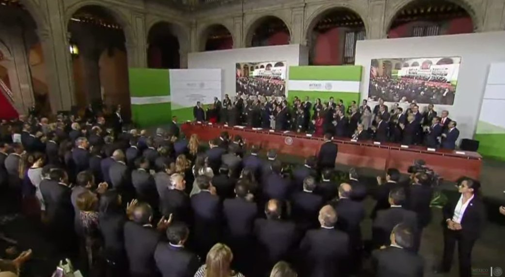 PresidenciaMX's tweet photo. #ENVIVO: Acuerdo Económico para el Fortalecimiento Económico y la Protección de la Economía Familiar. https://t.co/rjtHTzQqdp https://t.co/B73Bx9ikX6