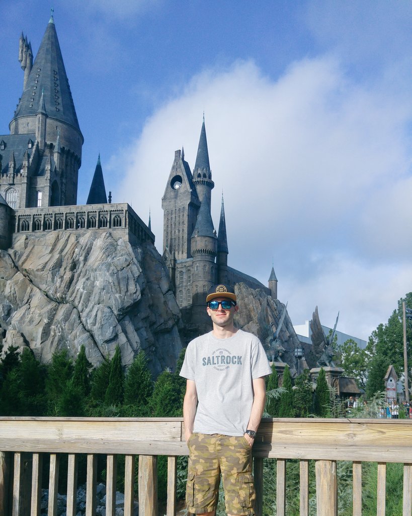 MathewParks_'s tweet photo. Outside Hogwarts in Orlando @saltrocksoul #MySaltrock https://t.co/0WEnaKqULu