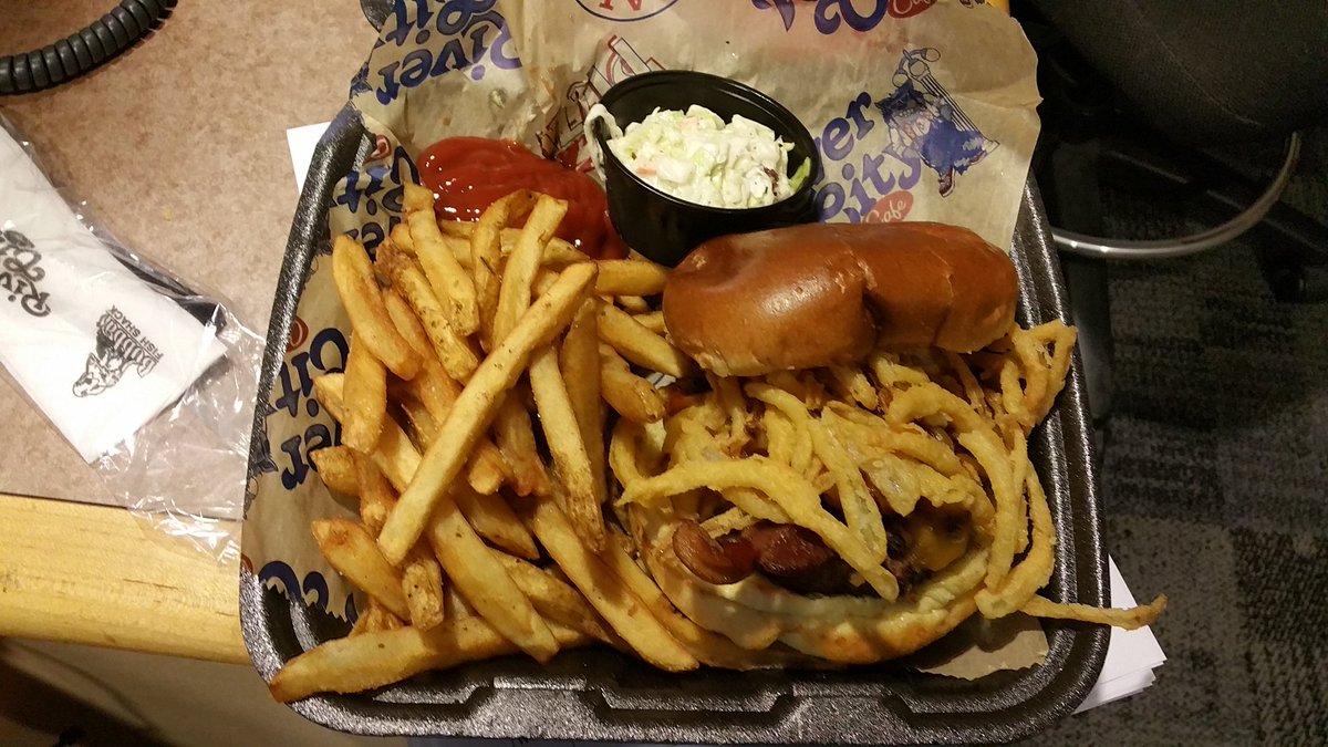 ElDiablo1065's tweet photo. @rivercitycafe This burger tastes better than it looks!  And it looks amazing!!  My new favorite place to eat in Myrtle Beach!  #bestburger https://t.co/HsyzDagmlW