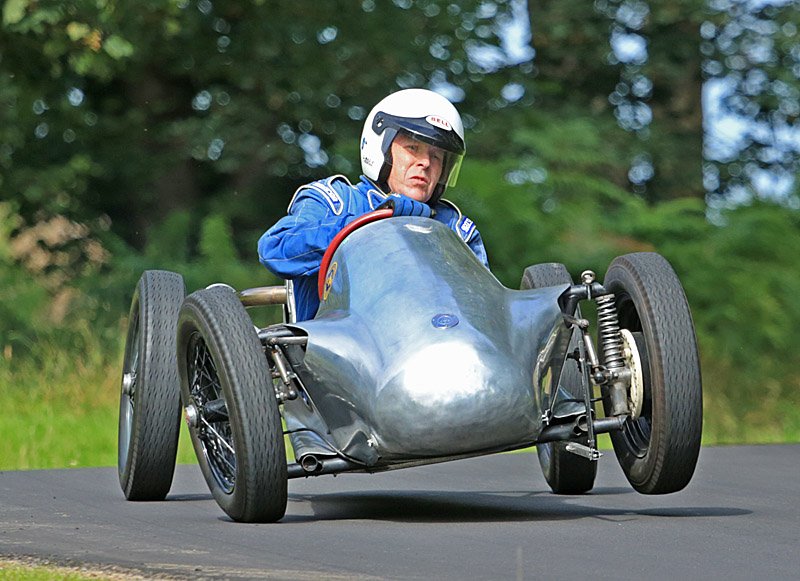 RobMacShots's tweet photo. Mike Wood proving you don`t need lots of horsepower to be spectacular at Loton park ! @hdlcc #Hillclimb https://t.co/j5f8Jtgd8Q