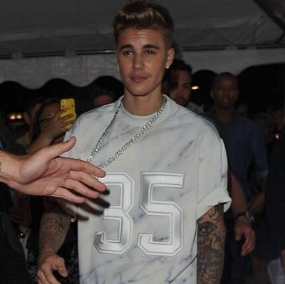 FlawlessxxDrew's tweet photo. justin popta olduğu kadar r&amp;bde de efsane kısaca justin her şeyde efsane #DreamTVdeBüyükFinal #JustinBieber https://t.co/lrFm4RNJkG