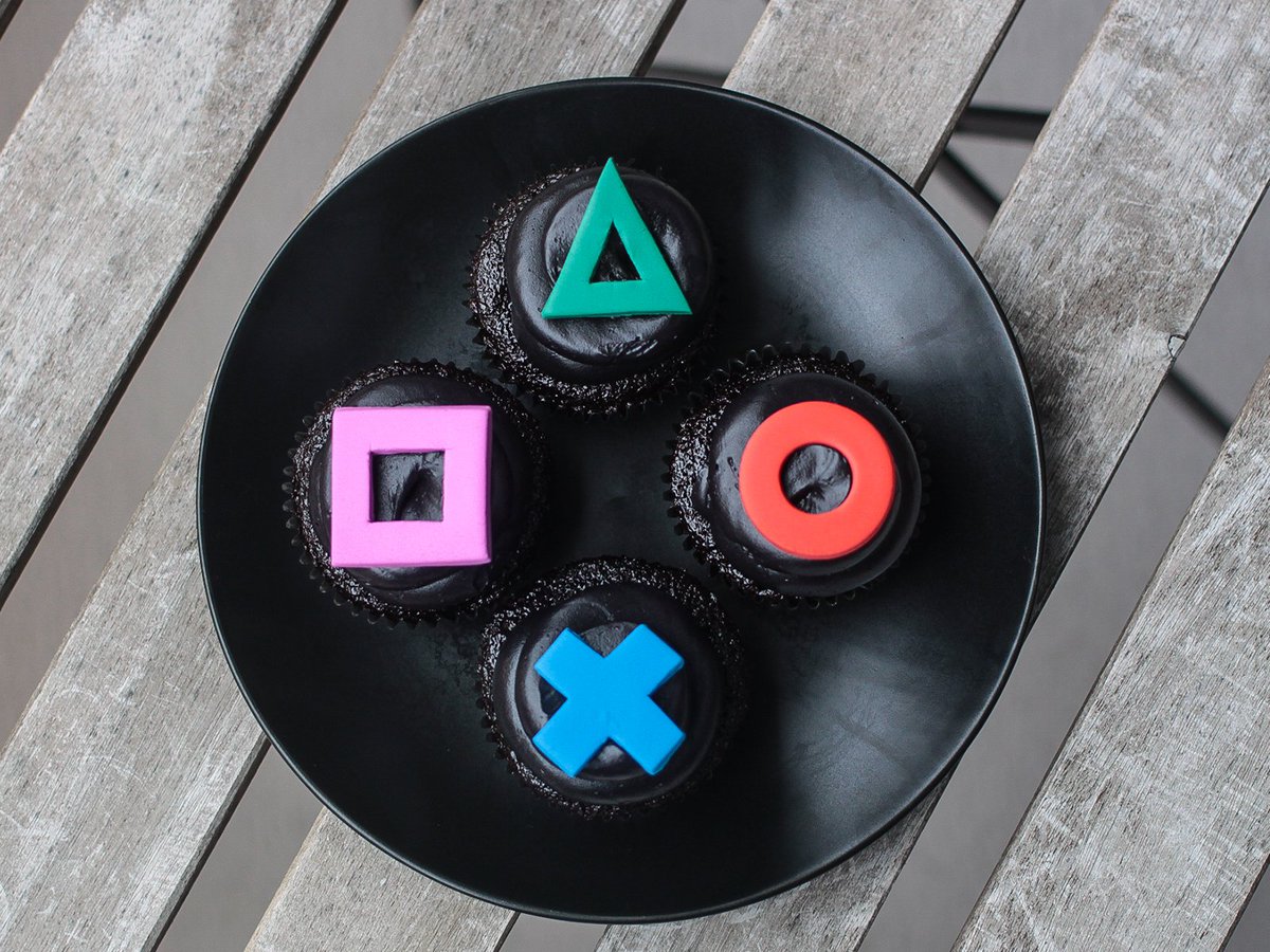 PlayStation_LA's tweet photo. Así es como celebramos el Día Internacional del Gamer. ¿Y ustedes? https://t.co/GTaaM7JMhM