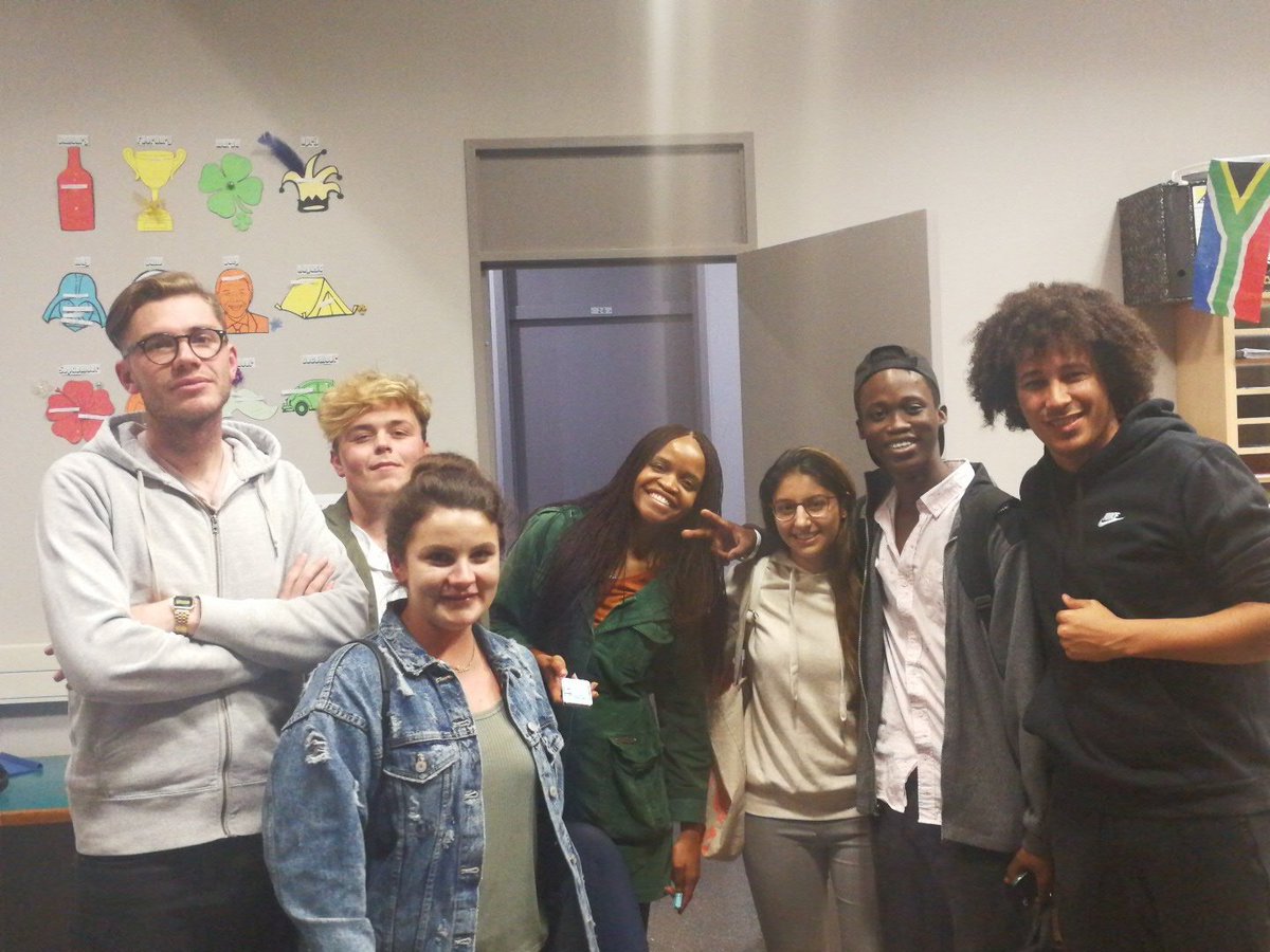 And it's a wrap! Thank you for the informative and insightful session <a href="/UP_SRC/">UP SRC</a> <a href="/Boss_lindi/">Lindi</a> <a href="/nemo_e/">Ni'matul-Ain Ebrahim</a> 
Tune in next week at 7pm! #NewsPlatform