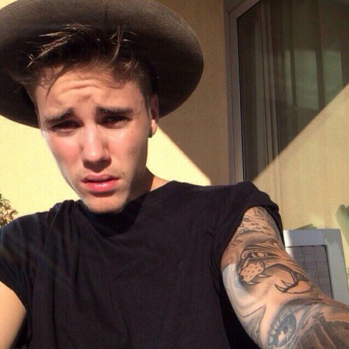 FlawlessxxDrew's tweet photo. on ikide bitiyor o yüzden bastırın beliebers #DreamTVdeBüyükFinal #JustinBieber https://t.co/YOD5eQMjEU